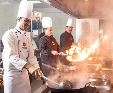 Hengchen chefs at the wok